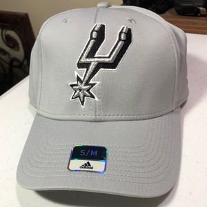 San Antonio Spurs NBA Adidas Run and Gun Gray Flex Hat Cap *has 2 tiny pinholes*